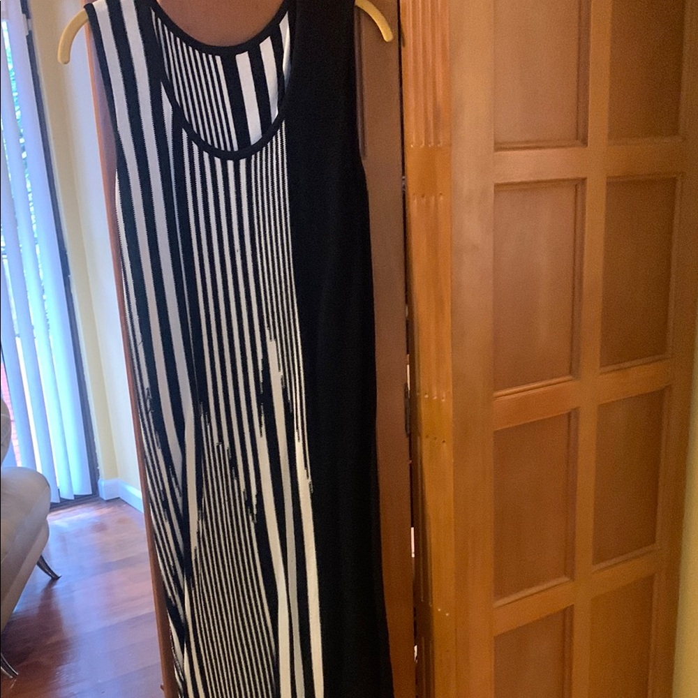 Black and White Sleeveless Midi Sundress